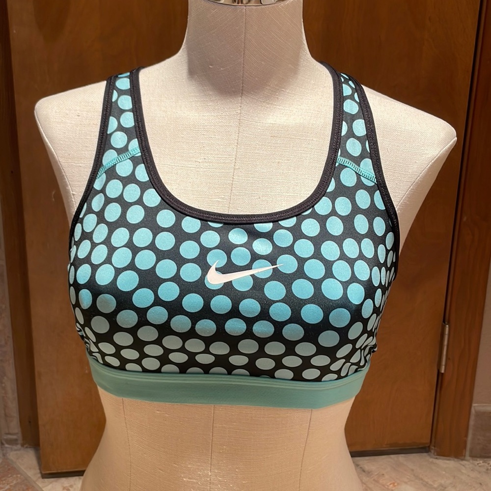 NWOT Nike Dri-fit sports bra